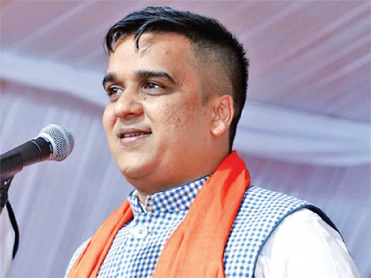 गुजरात में फर्जी ईडी टीम का पर्दाफाश, गृह मंत्री ने कहा - आप नेता है आरोपी गुजरात में फर्जी ईडी टीम का पर्दाफाश, गृह मंत्री ने कहा - आप नेता है आरोपी